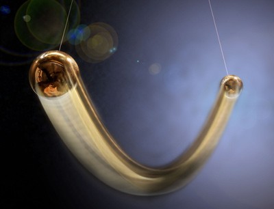 As a &rsquo;quantum pendulum&rsquo; the ions swing in both directions at the sam