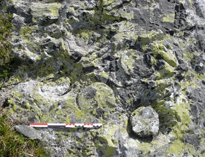 Abbauspuren an einem Lavezbruch am Pfitscherjoch. (Bild: Bachnetzer)