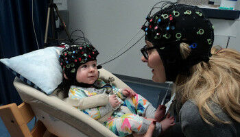 Mutter und Kind: Durch Ber�hrung im Gleichklang