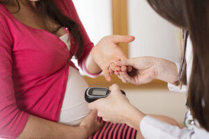 Gestational diabetes: Continuous glucose monitoring reduces risk of excessive birth weight