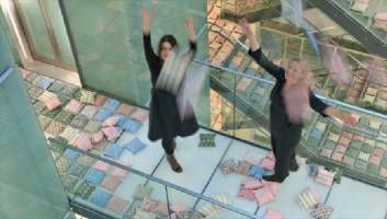 1001 Courage Cushions for Refugee Children - Photo Documentary in the Unipark