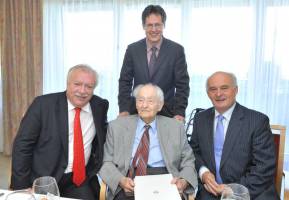 106j�hriger Techniker