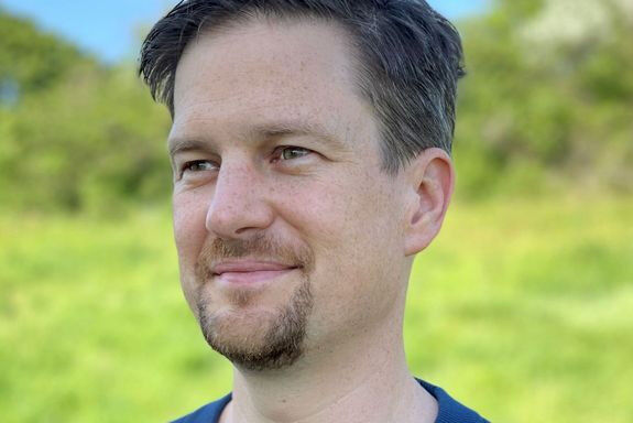 Philipp Haslinger with green background