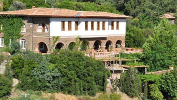 Auf den Spuren von Pythagoras und Thales: Salzburger und Braunauer Sch�lerinnen und Sch�ler im Nesin-Mathematik-Dorf in der T�rkei