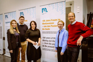 Ausstellung '100 Jahre Frauen im Montanwesen' er�ffnet