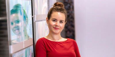 Beschäftigt mit Biomolekülen, Lichtenergie und guten Fragen