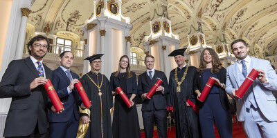 Besondere Ehre f�r besondere Leistung: sechsfache Promotion 'sub auspiciis' der 