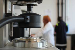 Bitumen: Hightech f�r bessere Stra�en