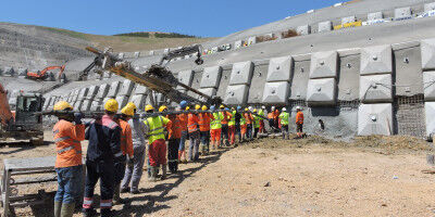 B�schungen sicher und dauerhaft st�tzen