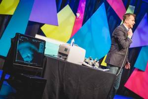 Der Linguist Thomas Kaltenbacher gewinnt den 3. Science Slam Salzburg