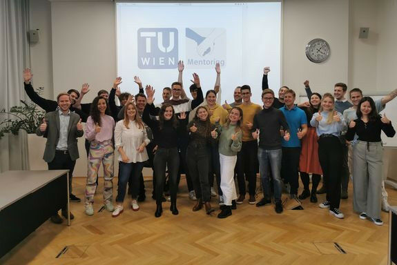 Ausgelassene Stimmung beim Abschlussevent des menotring Programms.