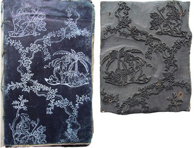 Model mit dem ensprechenden Muster auf Stoff aus dem Musterbuch der F�rberei Sch