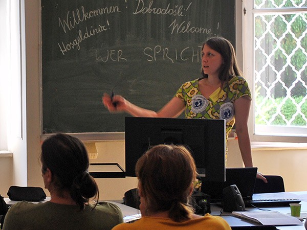 Zweisprachig im Klassenzimmer: Judith Purkarthofer von der Uni Wien referierte �