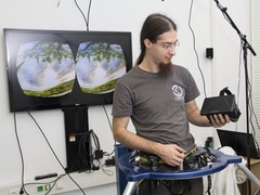 Tuncay Cakmak mit dem Virtualizer     Das Virtualizer-Team an der TU Wien