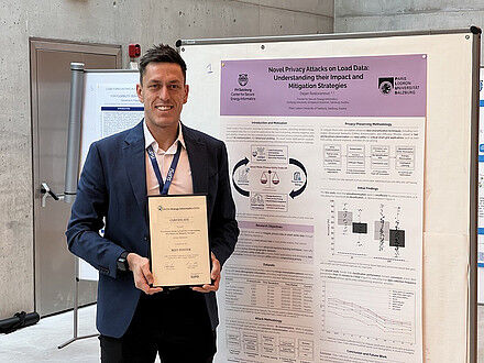 Dejan mit einem seiner Best-Paper-Awards bei der DACH-Energy-Informatics