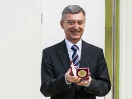 Fakultätsmedaille für Dietmar Dorninger