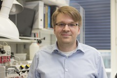 Michael Sch�n, Fehrer-Preistr�ger 2014     Michael Sch�n im Labor an der TU Wien