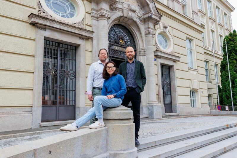 Das erfolgreiche Forscherteam v.l.: Martin Pischler (RHI), Xiangyun Shi, MSc,