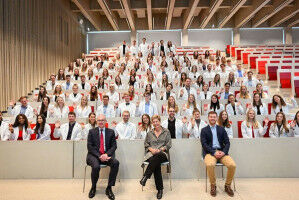 Ganz in Weiß: 'White Coat Ceremony