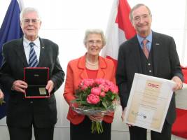 Goldene Ehrennadel f�r Prof. Gerfried Zeichen