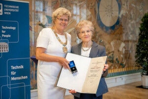 Goldener Ehrenring der TU Wien für Christiana Hörbiger
