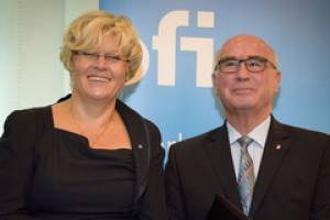 H.F. Mark-Medaille für Rektorin Sabine Seidler