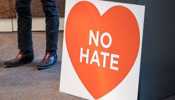 Hass-Postings und Fake News: Wie reagiert das Recht darauf?