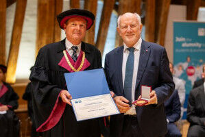 Karl-Girkmann-Medaille an VR Eberhardsteiner verliehen