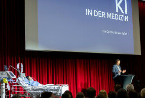 KI in der Medizin: Abschiedsveranstaltung von Rektor Hellmut Samonigg