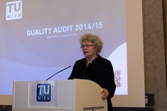 Begr��ung durch Rektorin Sabine Seidler       Christoph Grolimund bei der Prozes