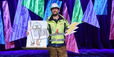 Kommt ein Elektrotechniker auf die B�hne