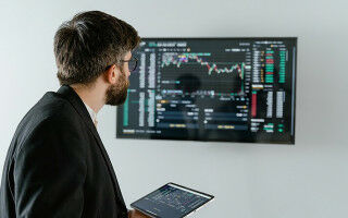 Konferenz 'Digitale Transformation und Nachhaltigkeit in der globalen Finanzwirtschaft' erstmals an der FH Salzburg