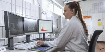 Kreativer Kopf mit Liebe zu Brennstoffzellen