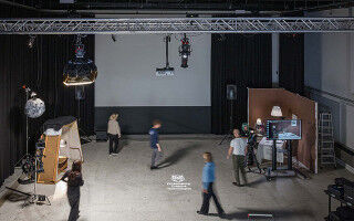 Licht, Kamera, Action: FH Salzburg eröffnet neue Filmproduktionshalle