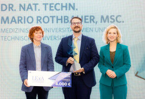 Mario Rothbauer receives Leadership Excellence Award in Research