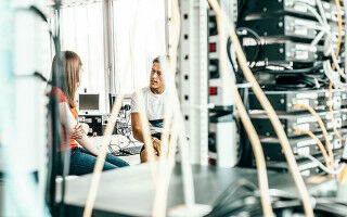 Neue Partnerschaft: Kapsch �bernimmt H�rsaalpatenschaft an der FH Salzburg