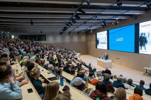 Nobelpreistr�ger begeisterte �ber 700 Zuh�rer:innen