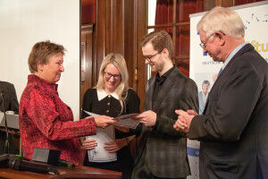 Oliver Eichm�ller receives award from the German Tuberous Sclerosis Foundation