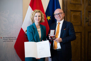 Peter Marhofer erh�lt �sterreichisches Ehrenkreuz f�r Wissenschaft und Kunst