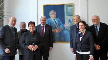 Portrait von Hans Lechner in der Universit�t Salzburg enth�llt