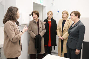 Prominenter Besuch an der Untersuchungsstelle für Gewaltbetroffene