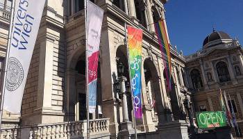 Regenbogenf�hrungen durch das Hauptgeb�ude der Universit�t Wien
