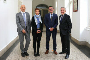 Rektorat an der Universit�t Innsbruck komplett