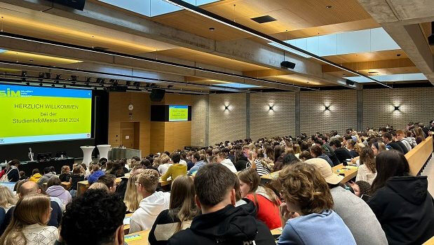 Studieninfomesse an der JKU 2024; Credit: JKU