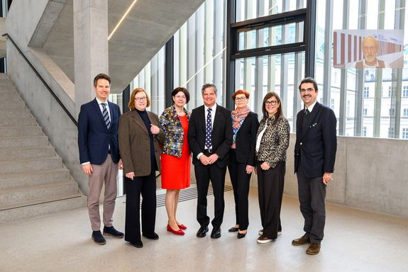 Senatsvorsitzender Bernhard Hofko, Universitätsratsvorsitzende Johanna Stachel,