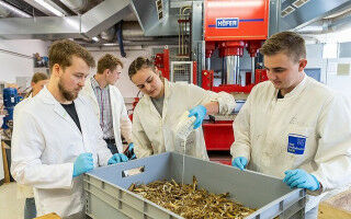 W�rmed�mmung f�r Bienenst�cke aus nat�rlichen Rohstoffen