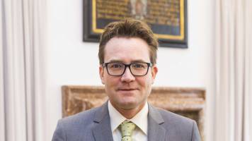 Wolfs pr�miertes Werk �ber die Salzburger Festspiele ausgezeichnet