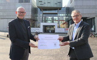 Zobl.bauer. Pinzgau f�rdert Salzburger Wirtschaftswissenschaften