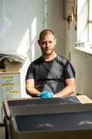 Zwei K�nstler:innen, zwei Portr�ts